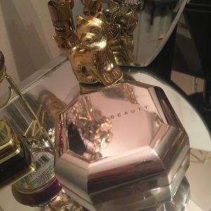 Fenty beauty honey 🍯 translucent powder